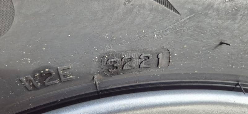 Bridgestone 235/55 R17 Zimska