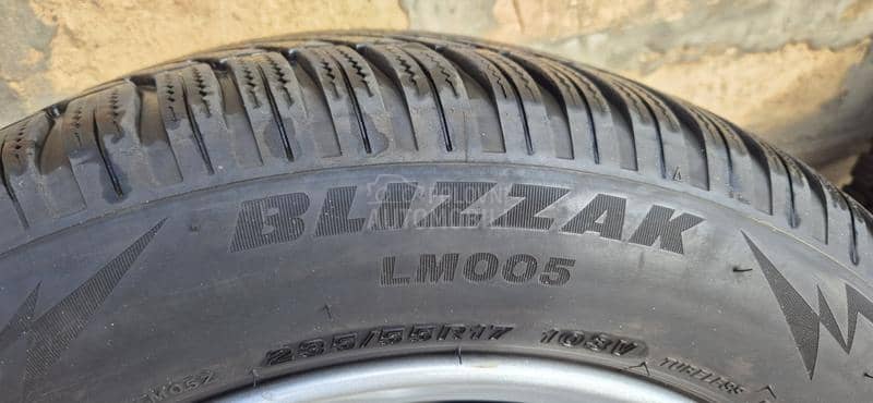 Bridgestone 235/55 R17 Zimska