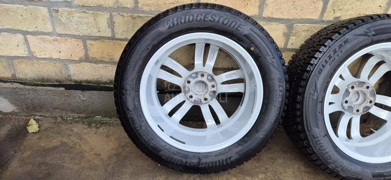 Bridgestone 215/60 R17 Zimska