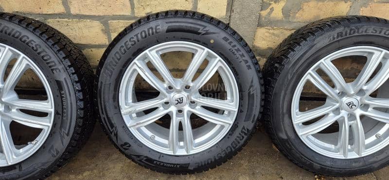 Bridgestone 215/60 R17 Zimska