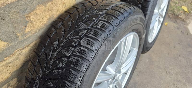 Bridgestone 215/60 R17 Zimska