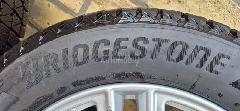 Bridgestone 215/60 R17 Zimska