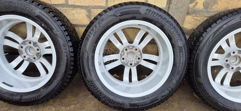 Bridgestone 215/60 R17 Zimska