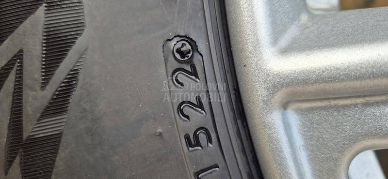 Bridgestone 215/60 R17 Zimska