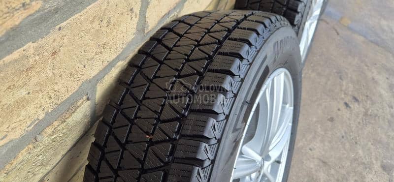 Bridgestone 215/60 R17 Zimska