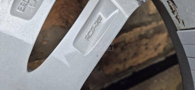 Bridgestone 215/60 R17 Zimska