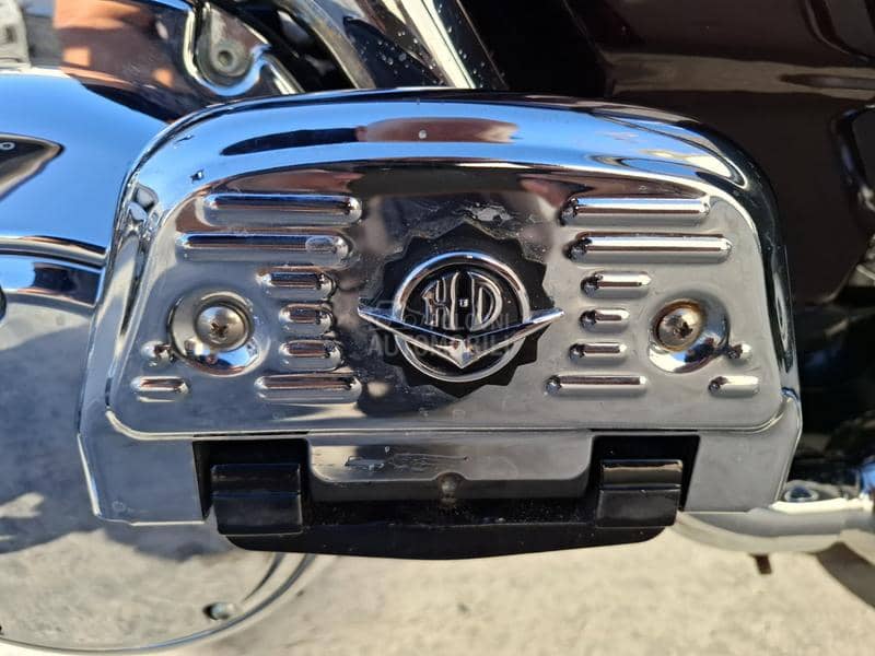 Harley Davidson FLHRC ROAD KING