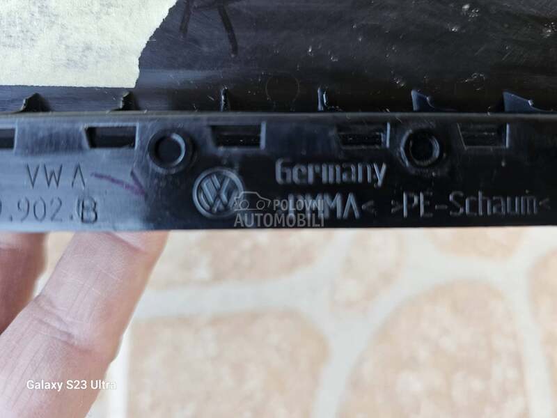 LAJSNA ZADNJIH VRATA