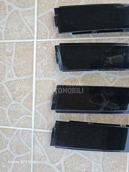 LAJSNA ZADNJIH VRATA