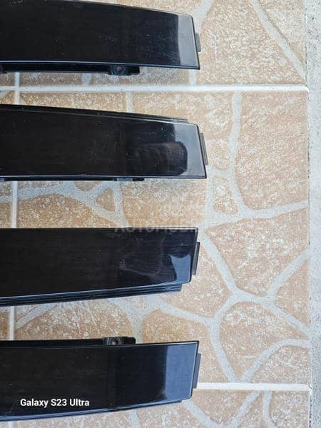 LAJSNA ZADNJIH VRATA