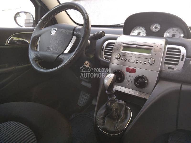 Lancia Ypsilon 1.4 16v