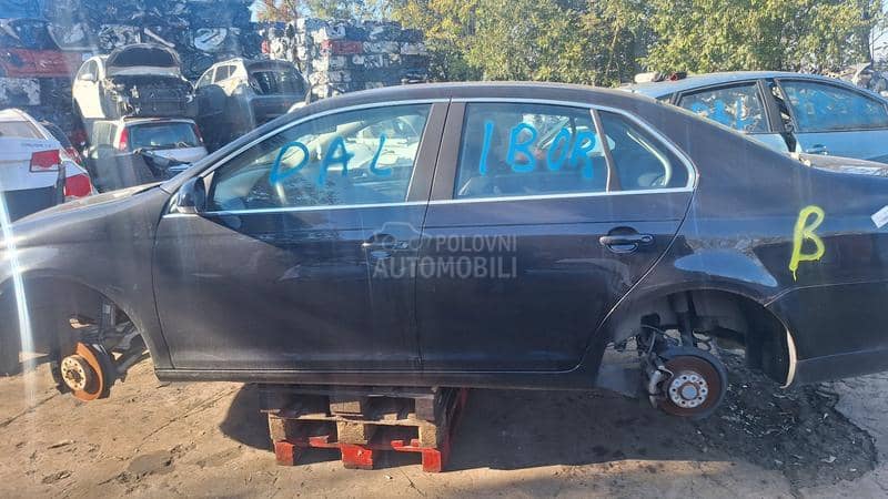 Volkswagen Jetta 2008. god. -  kompletan auto u delovima