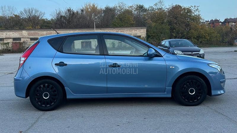 Hyundai i30 1,6 CRDI   NOV N0V