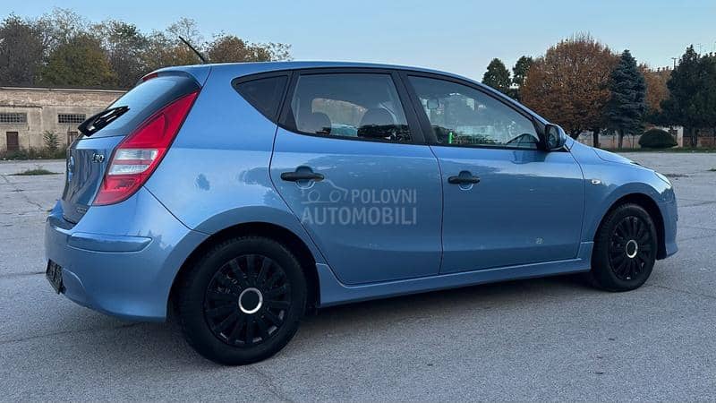Hyundai i30 1,6 CRDI   NOV N0V