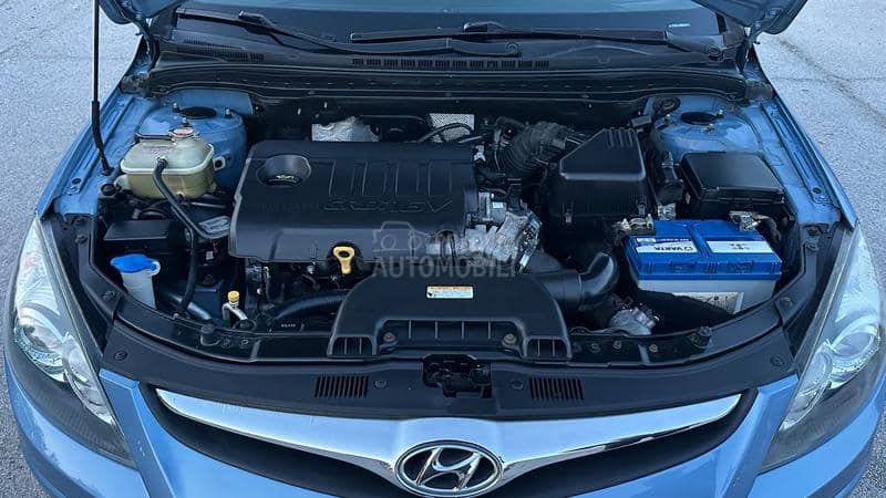 Hyundai i30 1,6 CRDI   NOV N0V