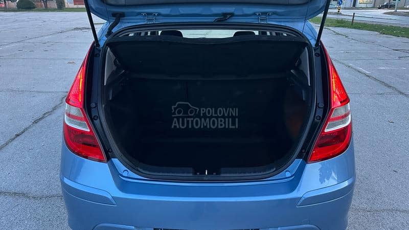 Hyundai i30 1,6 CRDI   NOV N0V