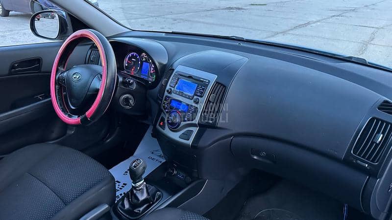 Hyundai i30 1,6 CRDI   NOV N0V