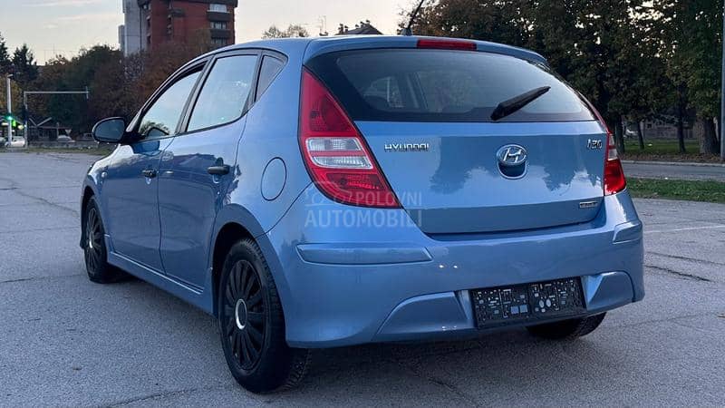 Hyundai i30 1,6 CRDI   NOV N0V