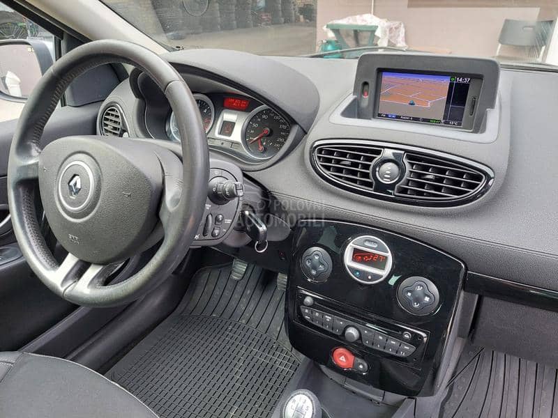 Renault Clio NIGT I DAY NAWI