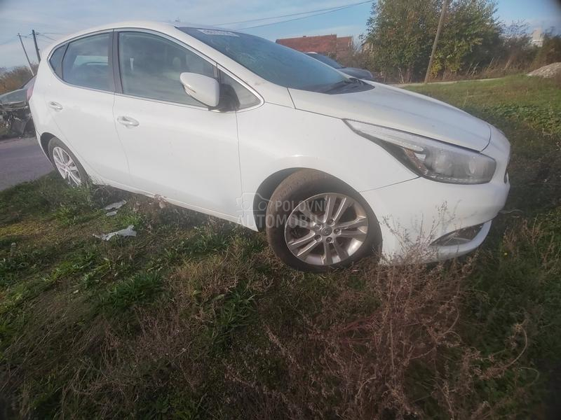 Kia cee`d 2014. god. -  kompletan auto u delovima