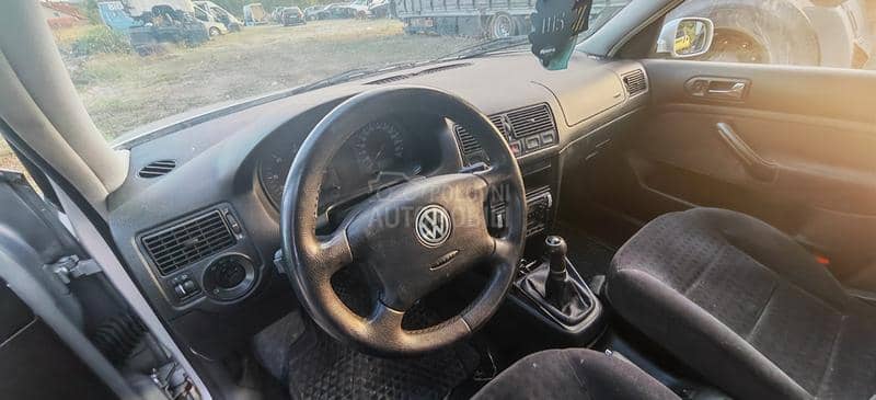 Volkswagen Golf 4 1.9 td 2002. god. -  kompletan auto u delovima