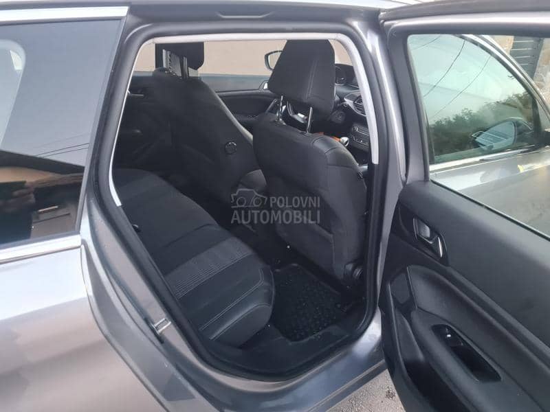 Peugeot 308 1.5  HDI V.Ser.