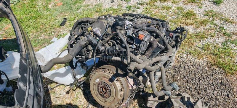 Opel Insignia 2.0d 2011. god. -  kompletan auto u delovima