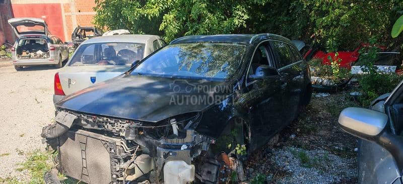 Opel Insignia 2.0d 2011. god. -  kompletan auto u delovima