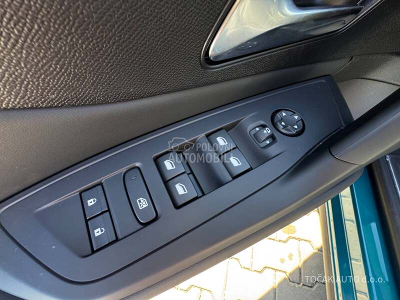 Peugeot 408 Allure 1.6E 215 AT