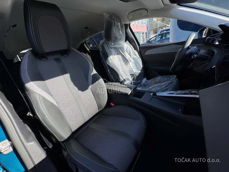 Peugeot 408 Allure 1.6E 215 AT