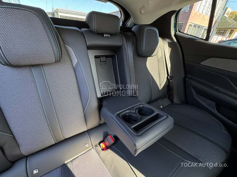 Peugeot 408 Allure 1.6E 215 AT