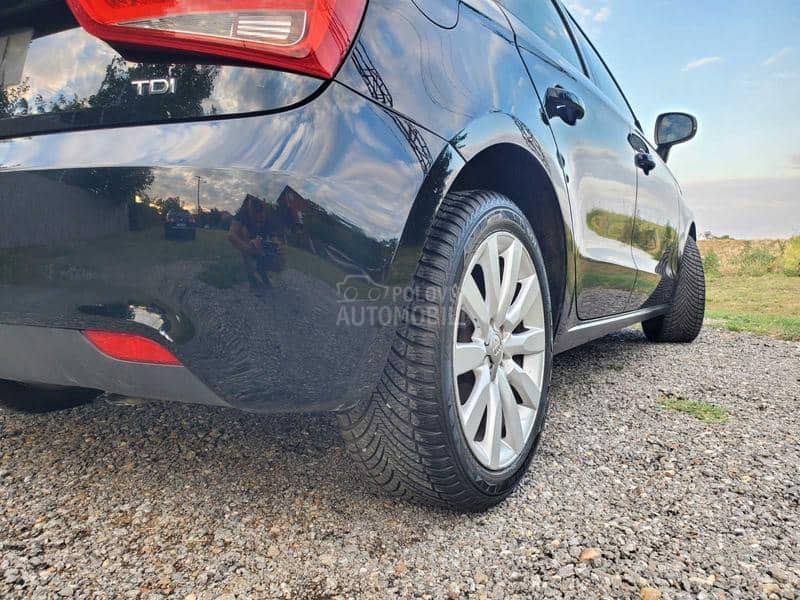Audi A1 1.6TDI NAV/XSENO/LED