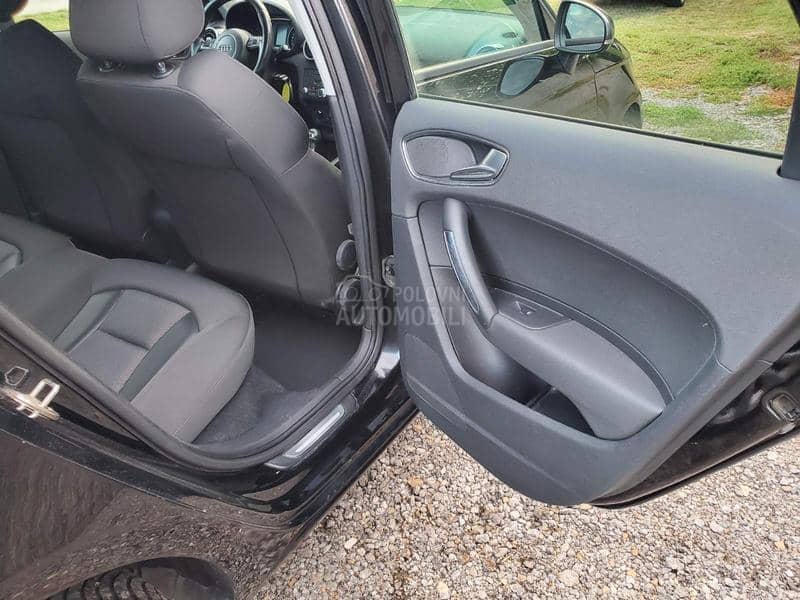 Audi A1 1.6TDI NAV/XSENO/LED