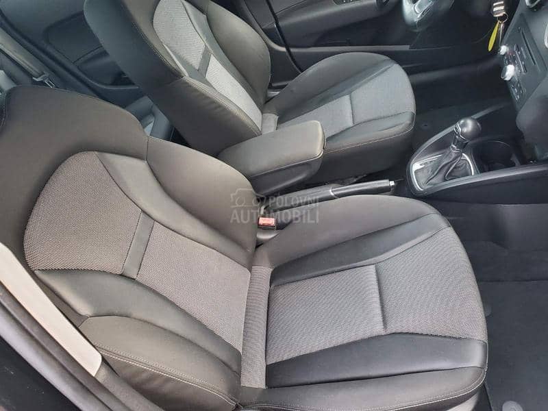 Audi A1 1.6TDI NAV/XSENO/LED