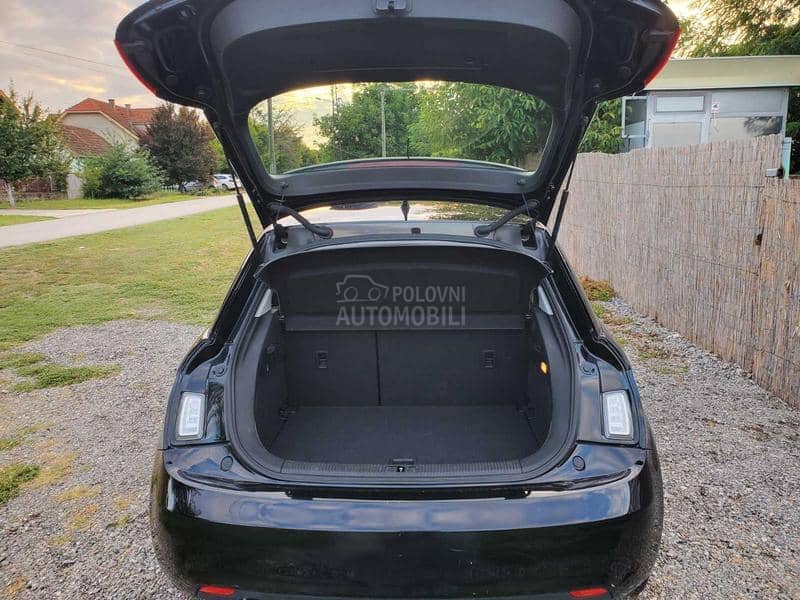 Audi A1 1.6TDI NAV/XSENO/LED