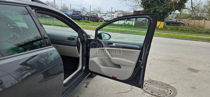 Volkswagen Golf 7 1.6TDI DSG/NAV/LED