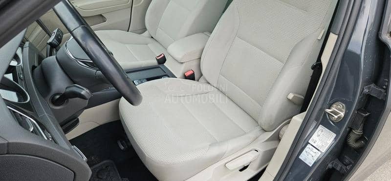 Volkswagen Golf 7 1.6TDI DSG/NAV/LED