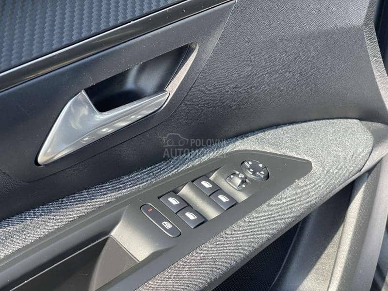 Peugeot 3008 1.2 B Autom