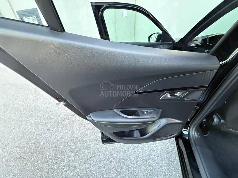 Peugeot 2008 EAT8 GT