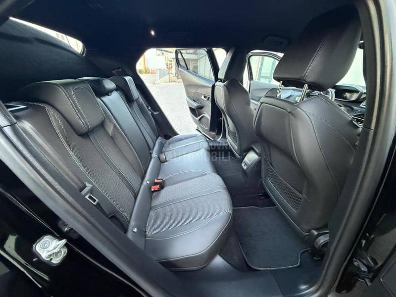 Peugeot 2008 EAT8 GT