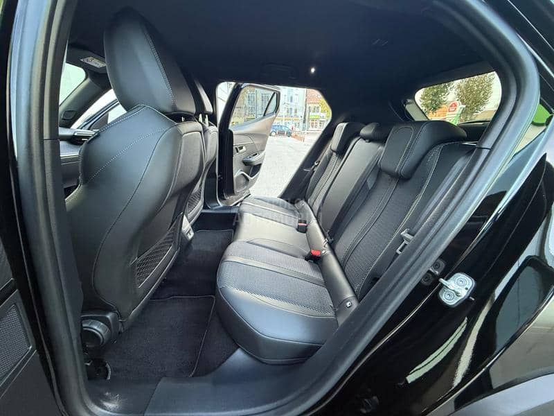 Peugeot 2008 EAT8 GT