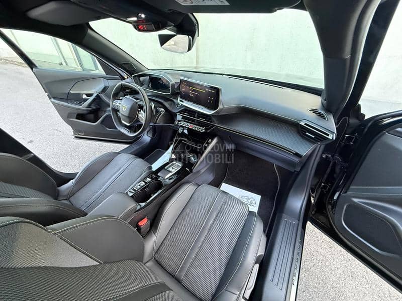 Peugeot 2008 EAT8 GT