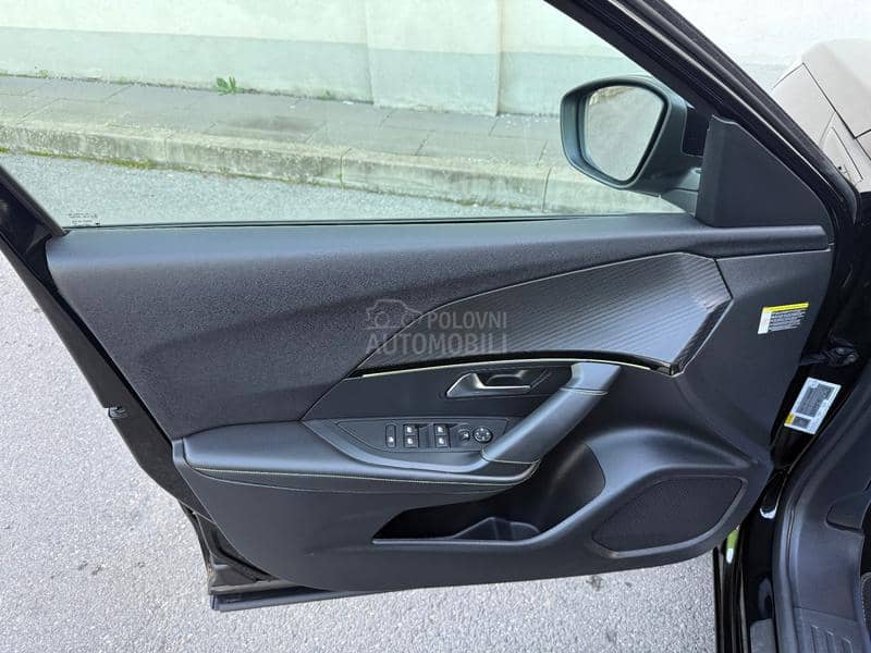 Peugeot 2008 EAT8 GT