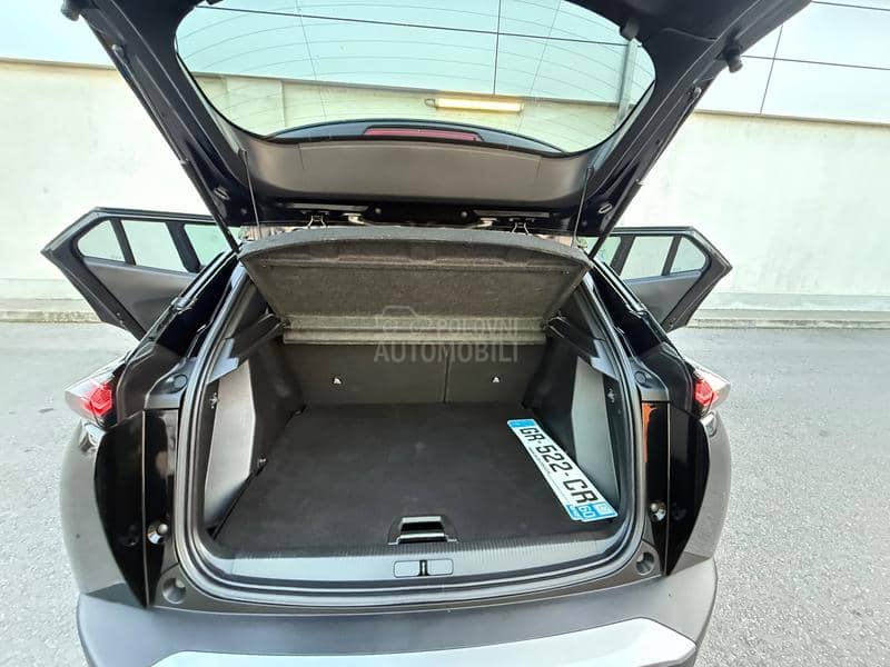 Peugeot 2008 EAT8 GT