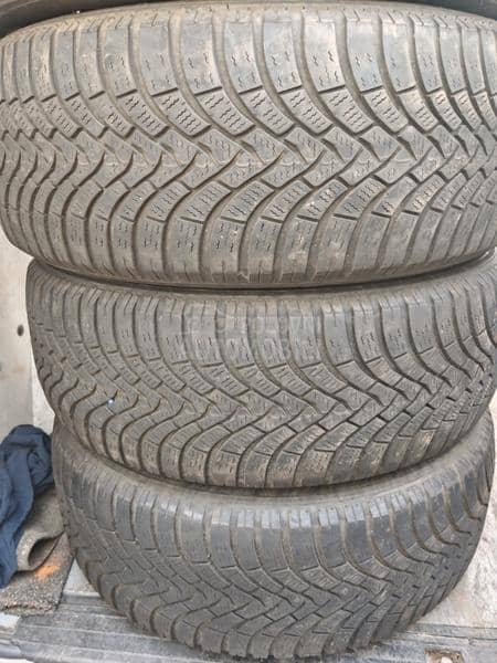 Falken 235/60 R17 Zimska