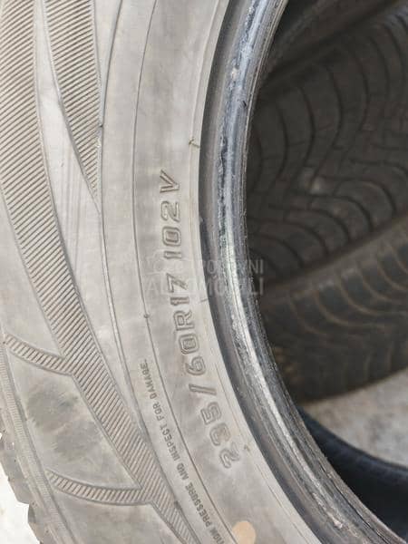 Falken 235/60 R17 Zimska