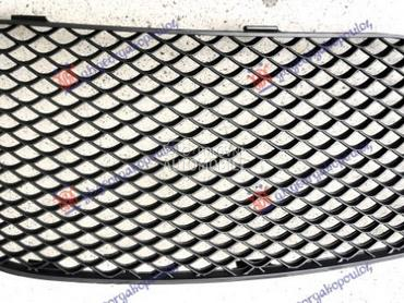 RESETKA PREDNJEG BRANIKA SPOLJ za Mercedes Benz GLA Klasa od 2014. do 2017. god.