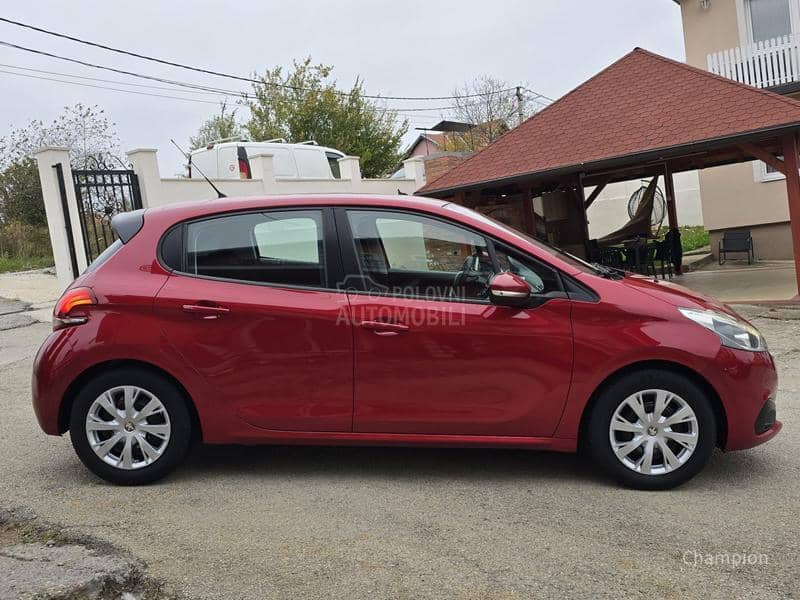 Peugeot 208 