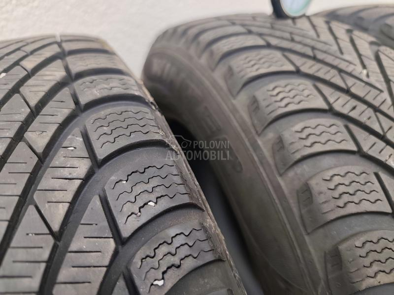 Pirelli 185/60 R15 Zimska
