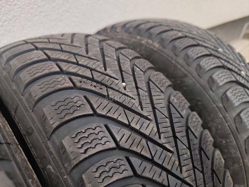 Pirelli 185/60 R15 Zimska